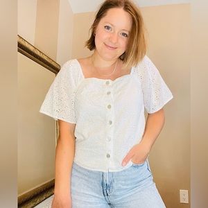 3/$25 🖤 Eyelet Buttoned Blouse LIKE NEW!
